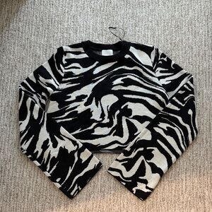 Cropped patterned sweater